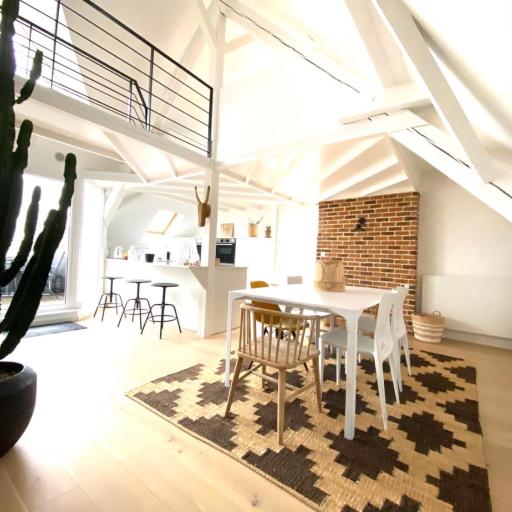 LA CLE DES TOITS, undefined