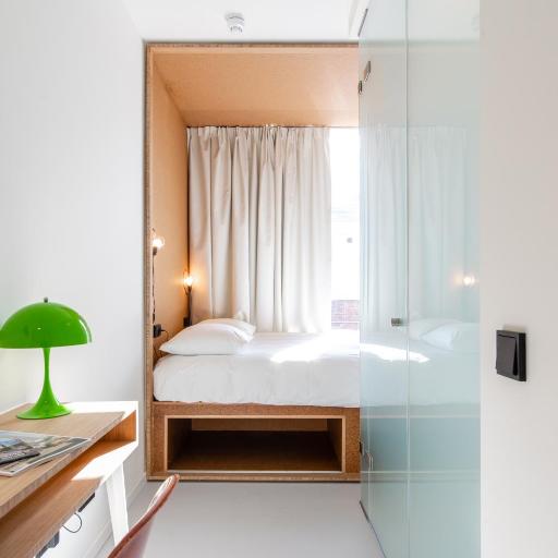 the bellhop, undefined