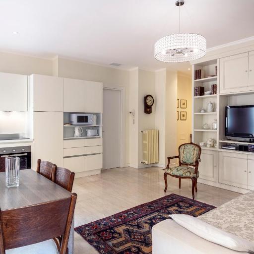 Casa del Teatro appartamento con splendida terrazza di fronte al Teatro Rossini, undefined