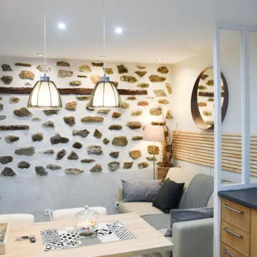 Gîte urbain ancienne écurie au centre ville et PARKING, undefined