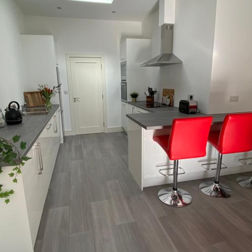 Apt 4 - Silver Spruce, undefined