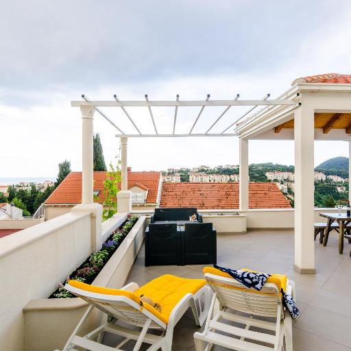 Miracle Apartments, undefined