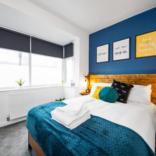 7 bedroom house ENSUITE Rooms, fully equipped kitchen, free WIFI, TVs in all rooms CITY CENTRE CLOSE TO A46 Inspire Homes, undefined