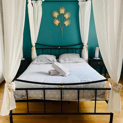 Au pied de la Cathédrale, undefined