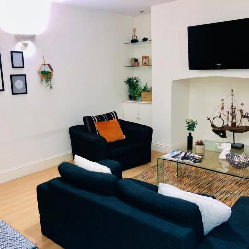 Contemporary large apartment in an ideal location, undefined