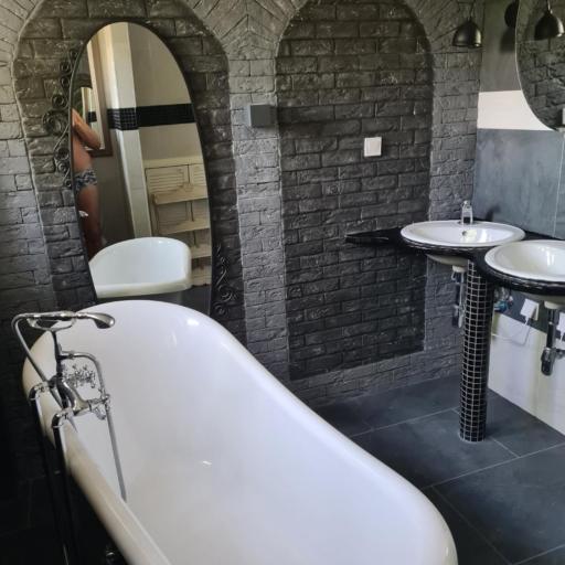 Airport Rooms, undefined