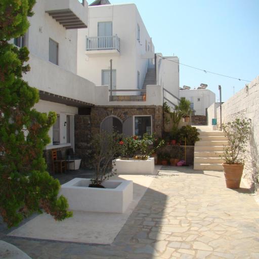 Manos Rooms, undefined