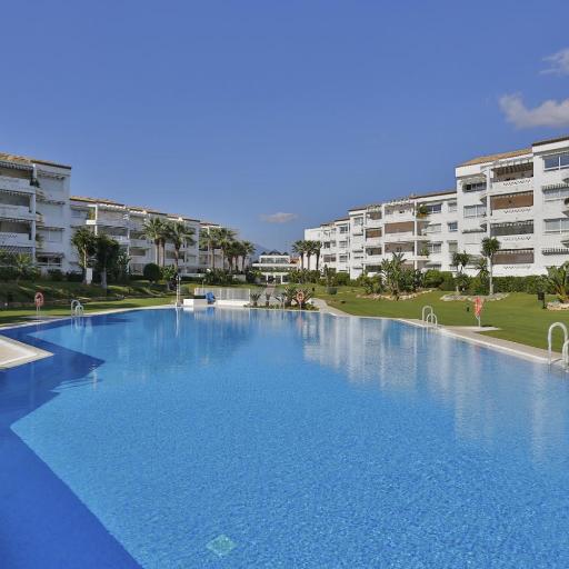PR20 - Good located flat Puerto Banus, undefined