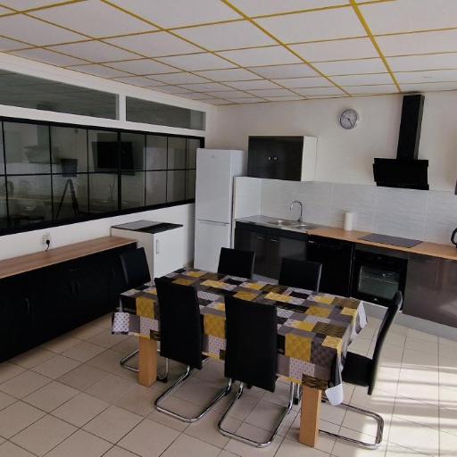 Aerouant - Maison spacieuse pour 8 personnes sur 3 étages Idéal famille amis entreprises, undefined