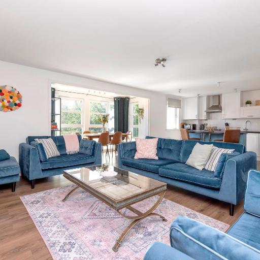 JOIVY Modern 2 bed flat near Murrayfield Stadium, undefined