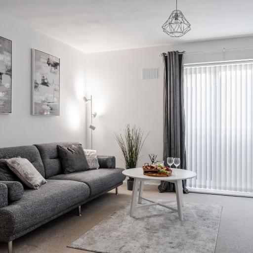 Lovely Modern 2 Bed City Centre Apartment with FREE parking - Double or Twin Beds Available, undefined