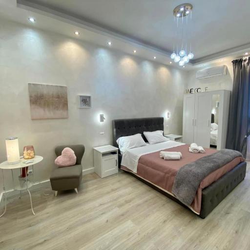 Apartment close to the Coloseum, 2 minutes walk from metro A, undefined