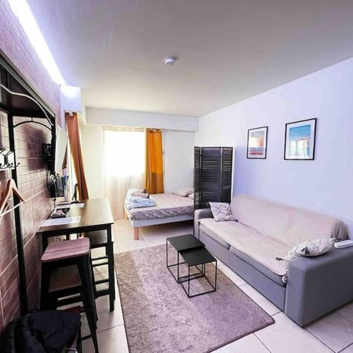 Parking + piscine, tout confort, proche aéroport & mer, undefined