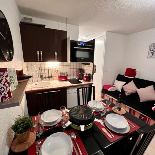 Le Val d'Huez, Vue sur le Village et le Domaine, undefined