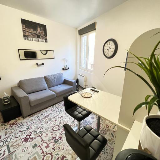 La Cachette de l'Horloge - AC CLIM - WIFI - 100m PALAIS DES PAPES, undefined