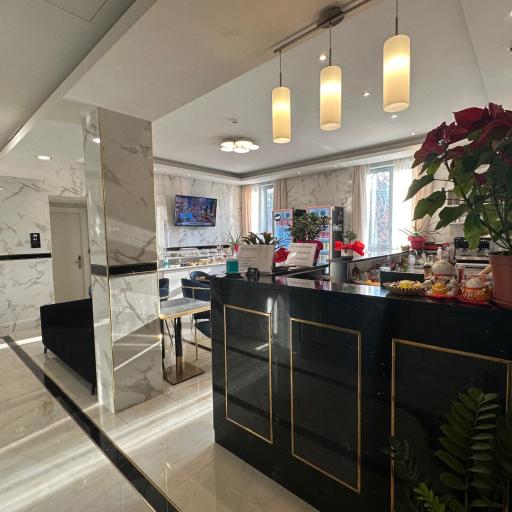 Hotel Midway, undefined