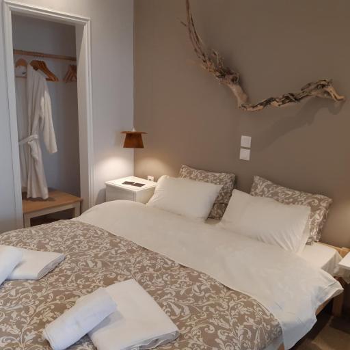 Delphic Moments I Cozy apt 1BR 2BA 2 double beds, undefined