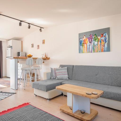 Central, Cozy, 15 Min Walk To The Beach, Fast Wi-Fi, Free Parking, 4ppl, undefined