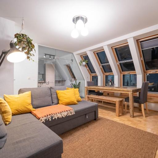 Loft mit Balkon im Historischen Altbau am Marktplatz - 75qm, DisneyPlus, 300mbs Internet, undefined