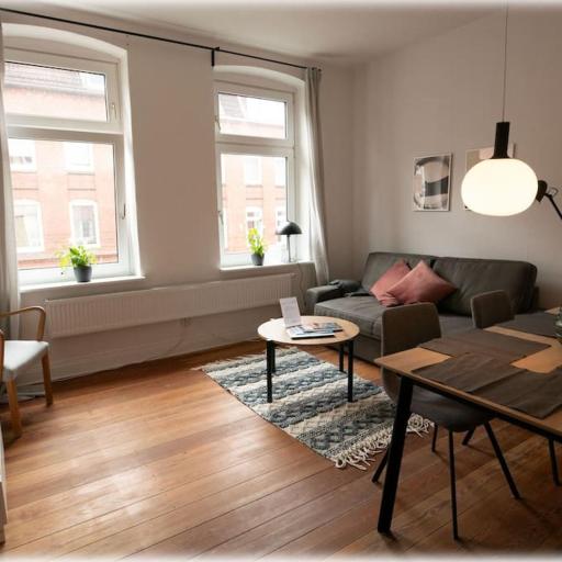 Altbaucharme! 2Zimmer, zentral und 24h Check-in, undefined