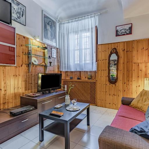 GuestHost - Comfy Apartment near the Pisa Tower x4, undefined