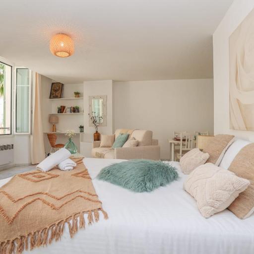 IMMOGROOM - Best place in Cannes Center - AC - 5 min from beaches, undefined