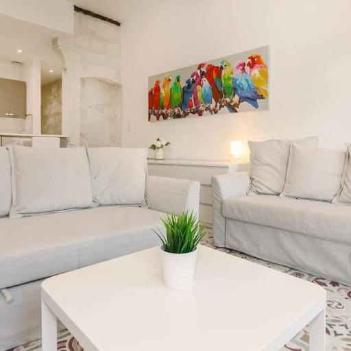 La Loge de l'Horloge - 1 min PALAIS DES PAPES - AC CLIM - WIFI - HYPERCENTRE - vue sur le carrousel, undefined