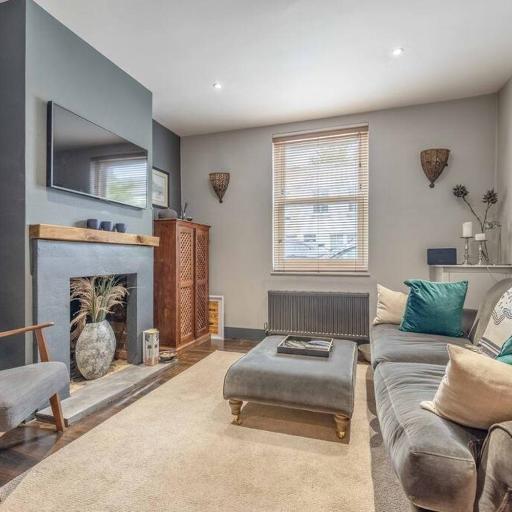 Stylish 2-Bed House With Office And Private Garden - By Tempstay, undefined