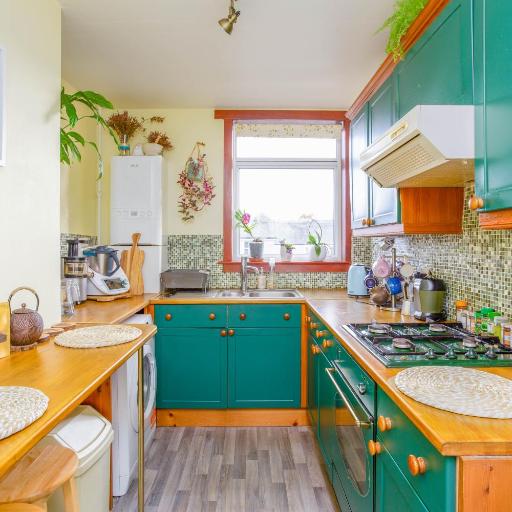 Bright & Spacious Double Room with Garden View- Close to Airport & City Centre, undefined