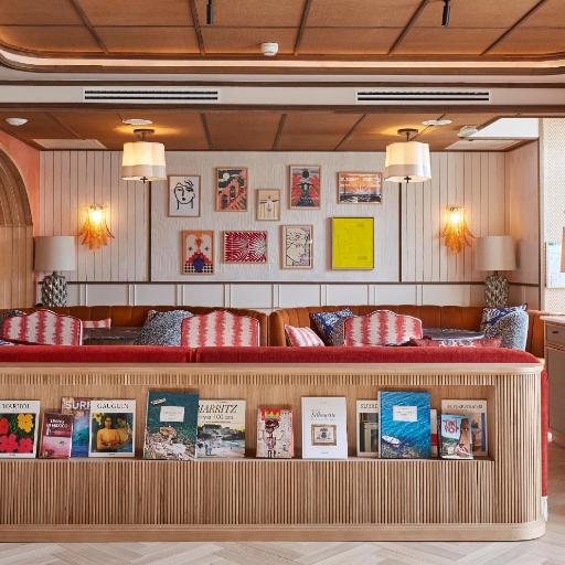 Hotel de Silhouette, undefined