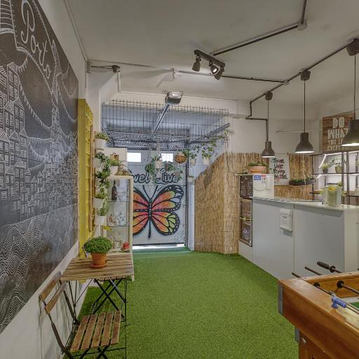 Travel & Live Hostel, undefined