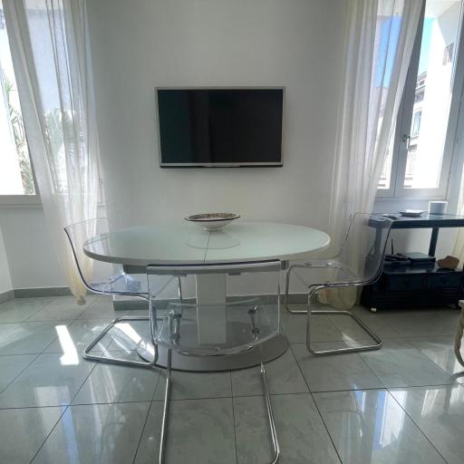 50 Mètres du Palais by Connexion, undefined