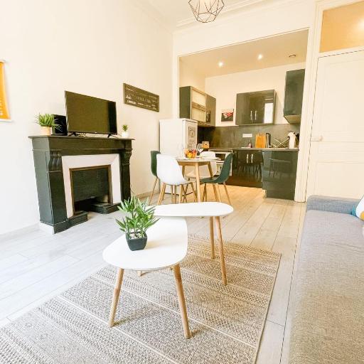 #B3 Light Pink T2 near Jaurès Estacade Luminous, undefined