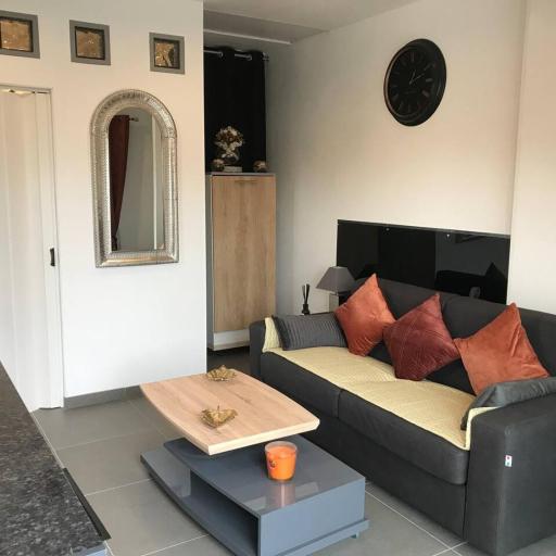 Studio Détente à 10mn de la Gare et Aéroport St Exupéry, undefined