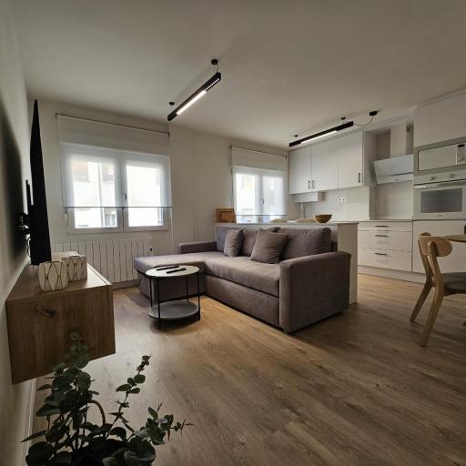 1A102 Moderno y amplio apartamento by R2R Consulting, undefined