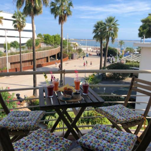 Beautiful flat with balcony and sea view, undefined