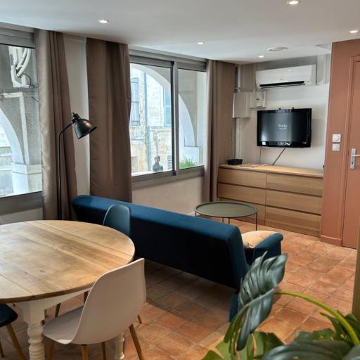 Appartement coeur de ville -Clim, ascenseur, wifi-, undefined