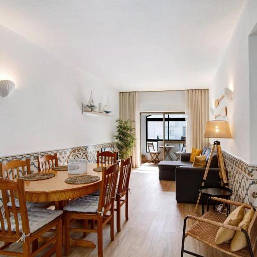 Blue wave escape apartment -T1 perto da praia com varanda, undefined