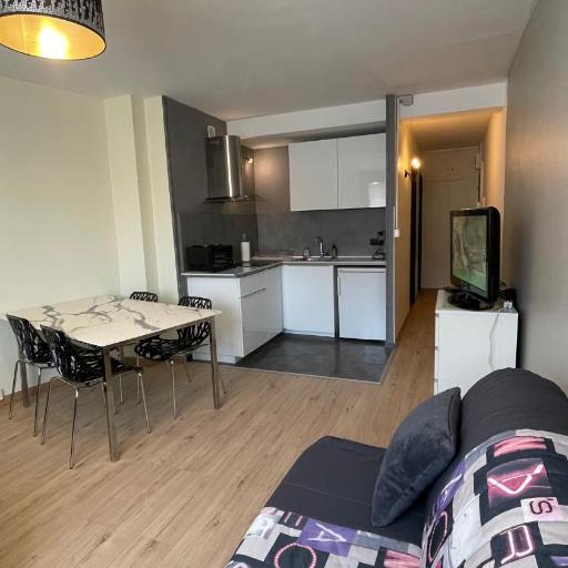 GRAND STUDIO proche du centre ville, undefined