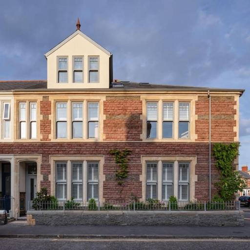 Stunning four bedroom Cardiff house, undefined