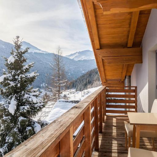 Apart Emma, undefined