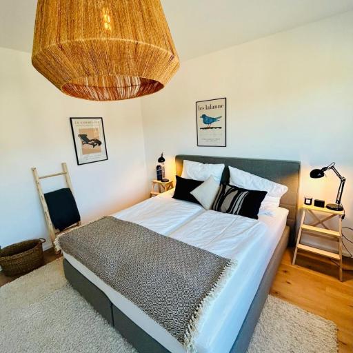 FeelsLikeHome - Wunderschöne und zentrale Wohnung mit Balkon&Parkplatz, undefined