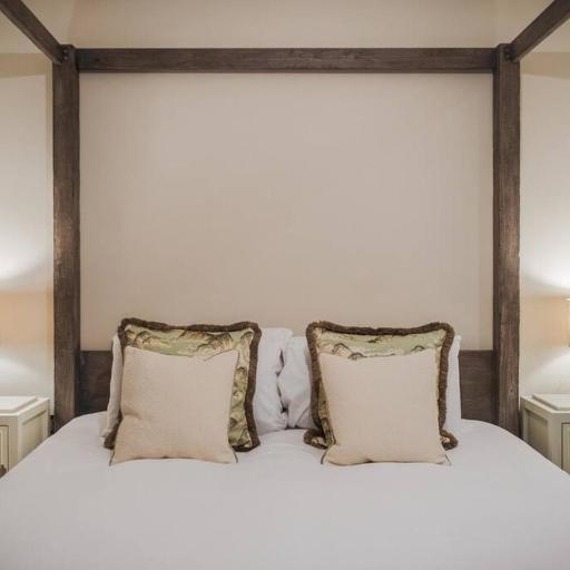 3BR Retreat, Allocated Parking, Private Garden - By Tempstay, undefined