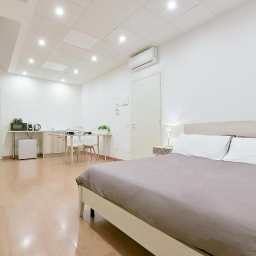 LHE Les Trois Merveilles - Grey Lewis, undefined