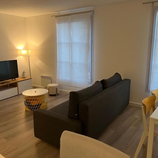 Le Quarante Deux 2 minutes from Disney, undefined