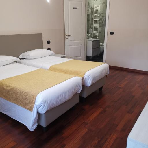 Guesthouse Central Station Group - Via Sammartini 15, undefined