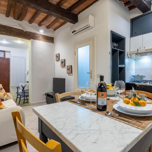 GuestHost - Piazza dei Cavalieri Confortable Apartment, undefined