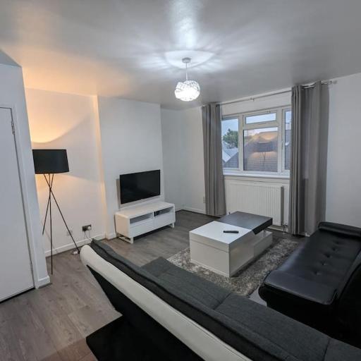 3 Bedroom Apartment Sleeps 8, undefined