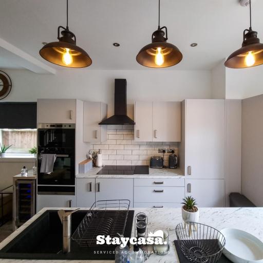 Spacious 6-Bed with Large Patio and Free Parking, undefined