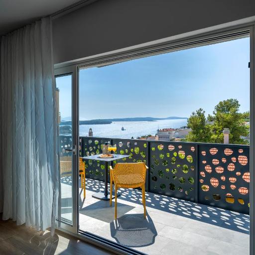 Modern, 2 bedroom apartment, undefined